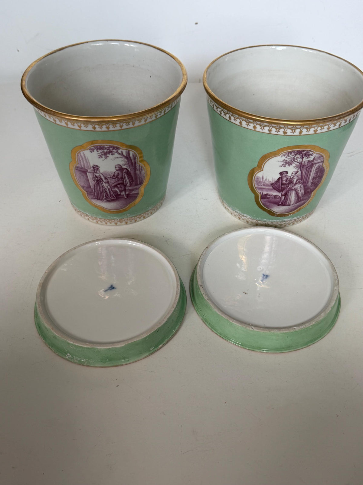 Meissen Porcelain Pair of antique Cachepots Jardinières with Saucers, Watteau Scenes, 19th Century planters