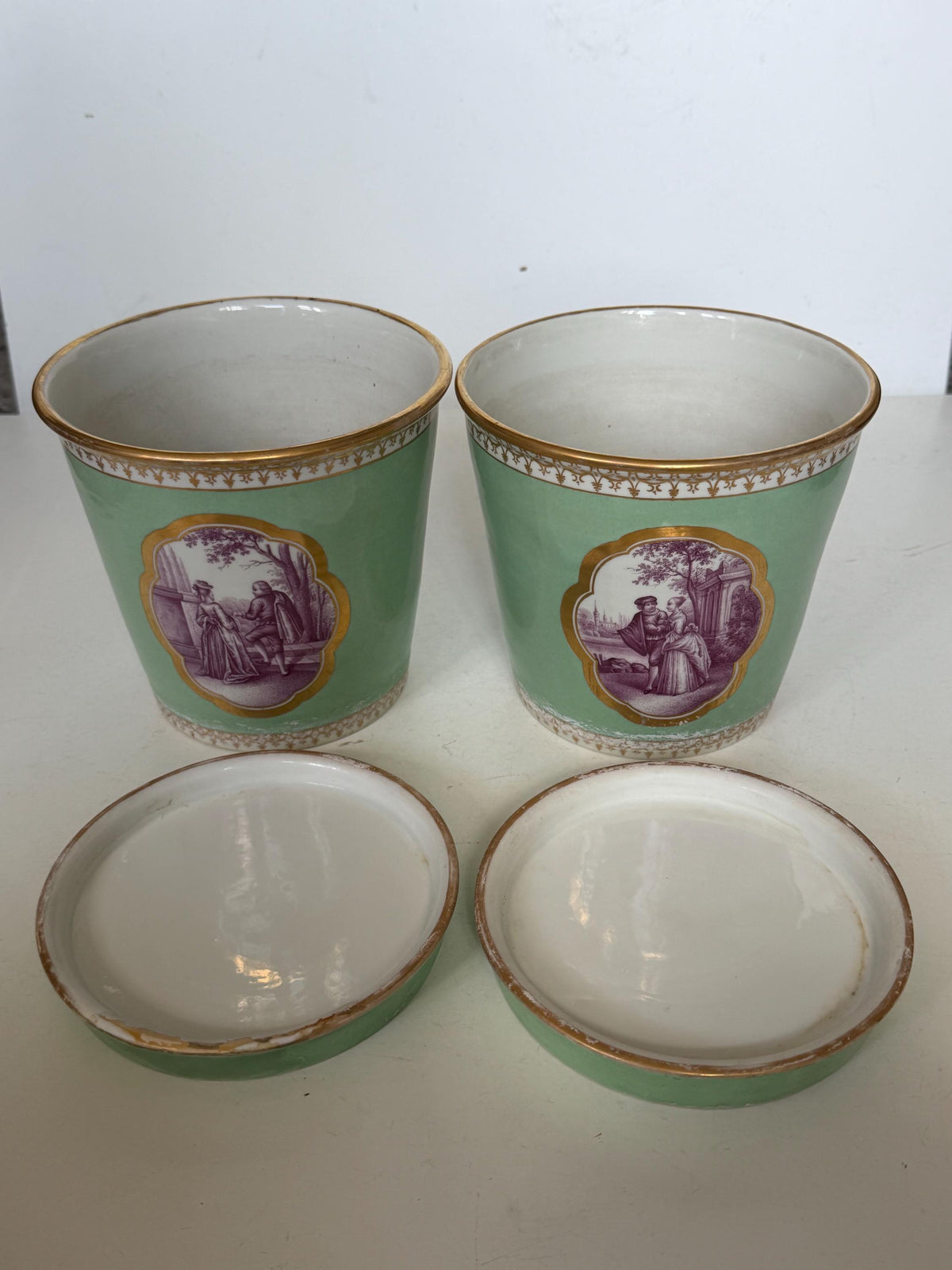 Meissen Porcelain Pair of antique Cachepots Jardinières with Saucers, Watteau Scenes, 19th Century planters