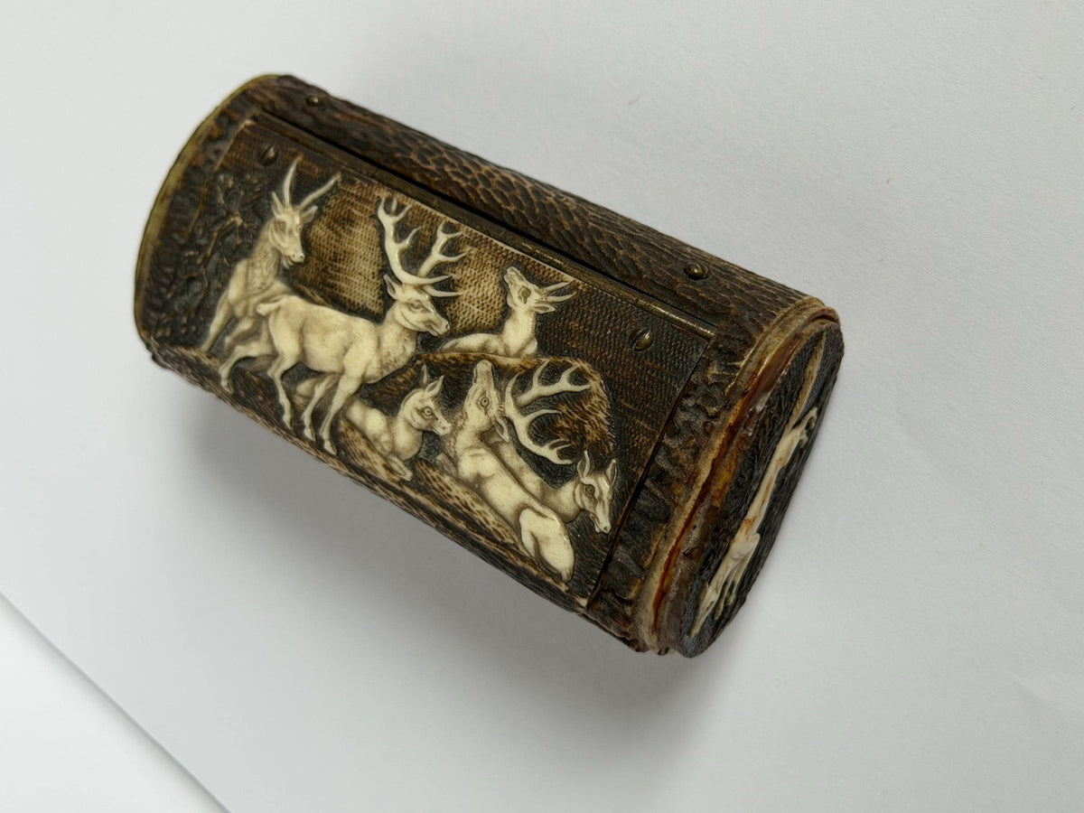 Antique Bavarian Hand-Carved Antler Snuff Box, Germany circa 1870, Deer and Hound Hunting Scene
