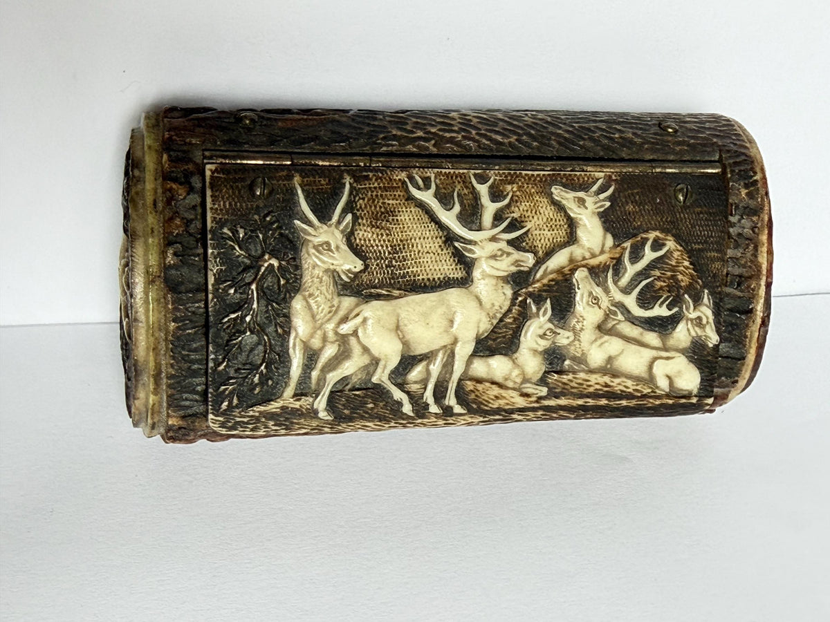Antique Bavarian Hand-Carved Antler Snuff Box, Germany circa 1870, Deer and Hound Hunting Scene