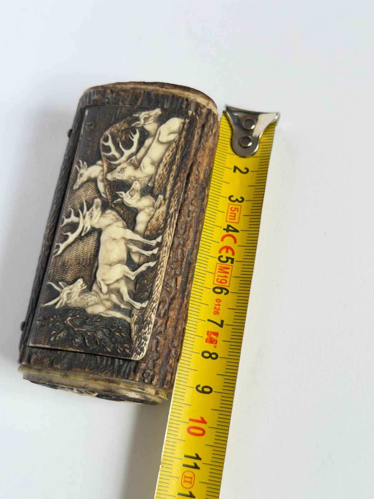 Antique Bavarian Hand-Carved Antler Snuff Box, Germany circa 1870, Deer and Hound Hunting Scene