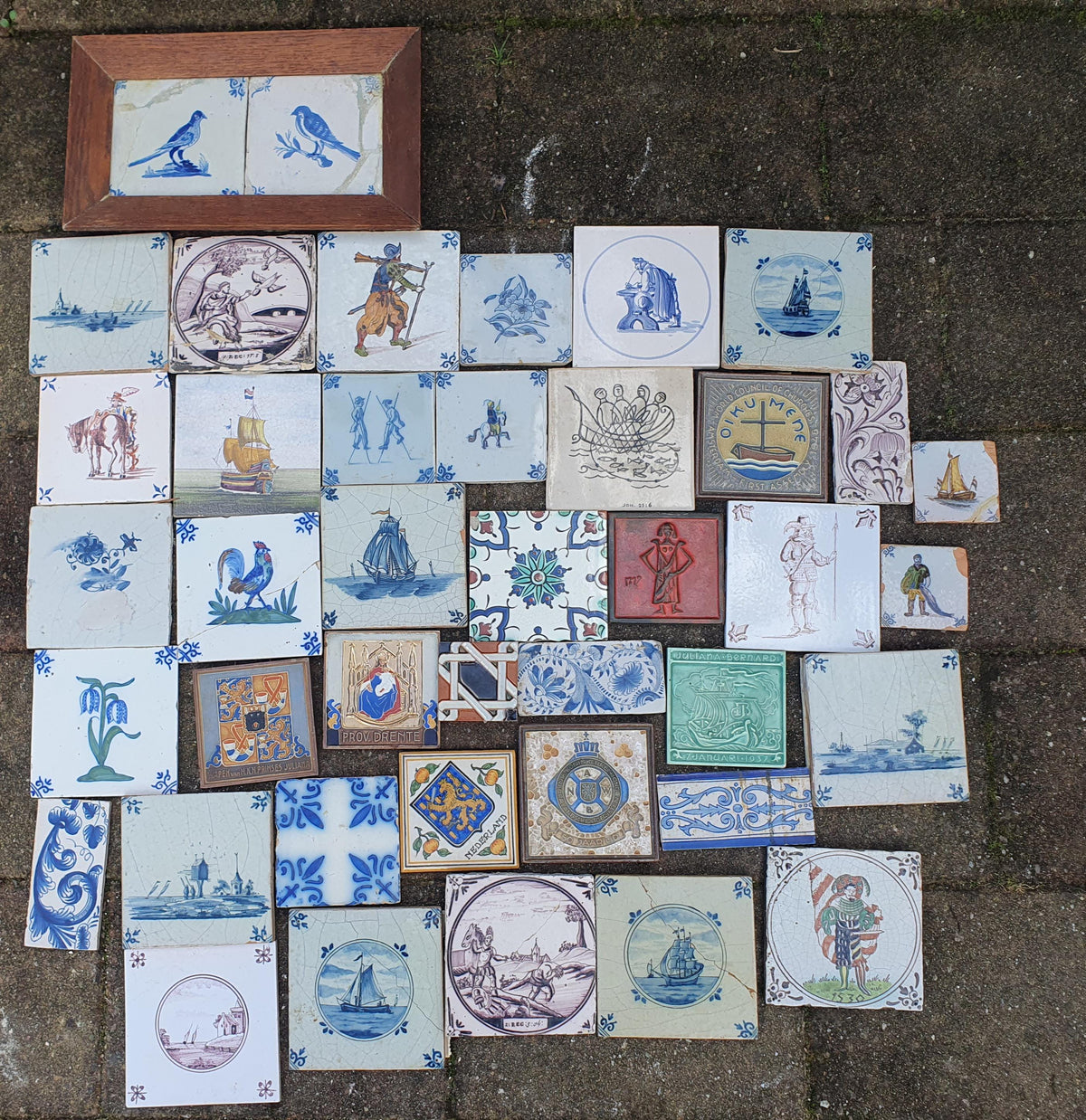 41 x Dutch Delft Blue Tile shards, mix, 17th/ 18th century, antique collectable and backsplash fireplace kitchen tiles. Tilewall