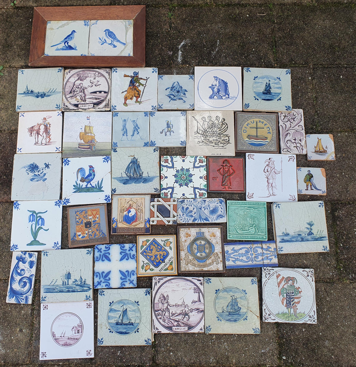 41 x Dutch Delft Blue Tile shards, mix, 17th/ 18th century, antique collectable and backsplash fireplace kitchen tiles. Tilewall