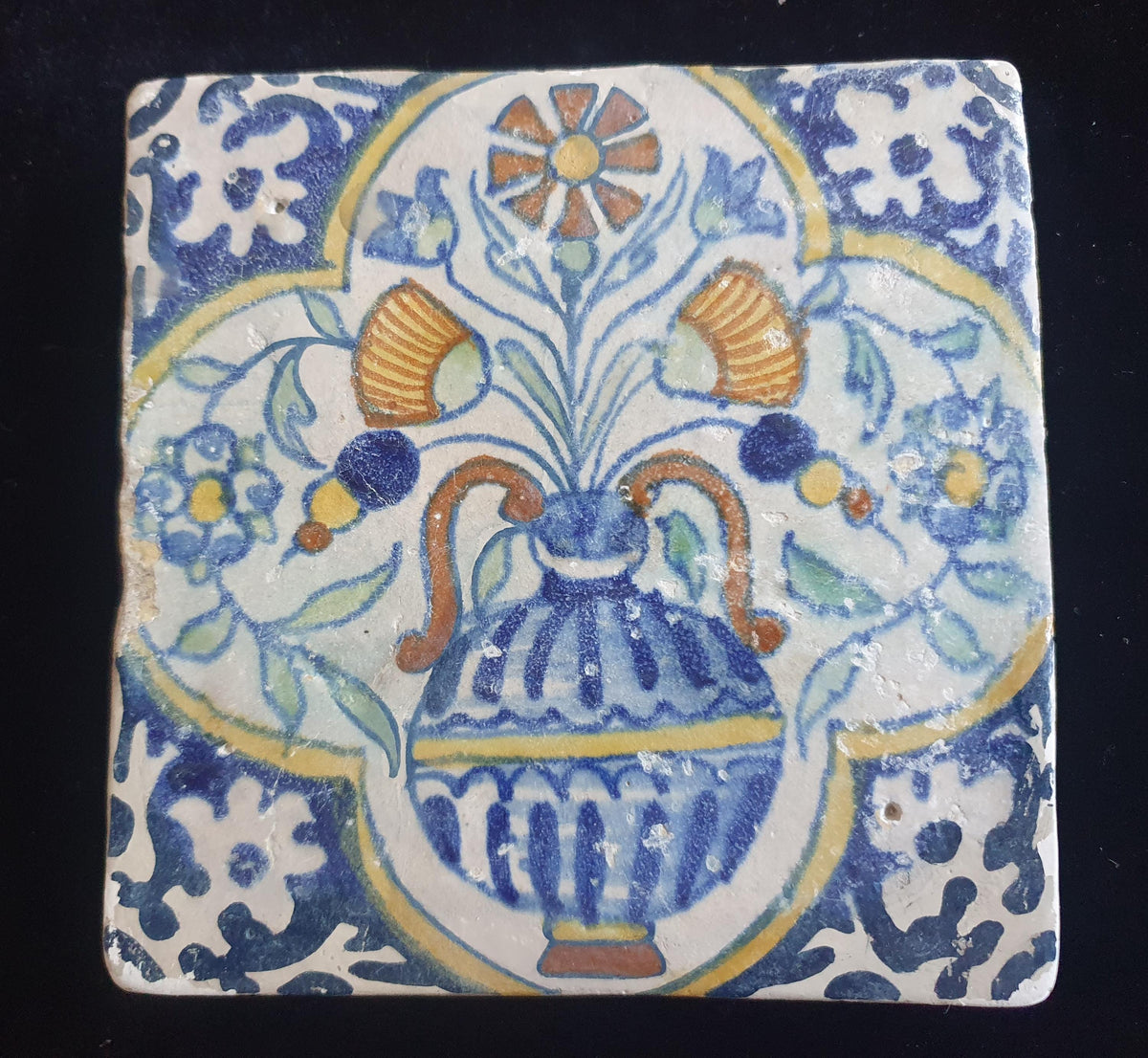 Delft tile, crafted around 1600, depicting a flower vase. Planttile