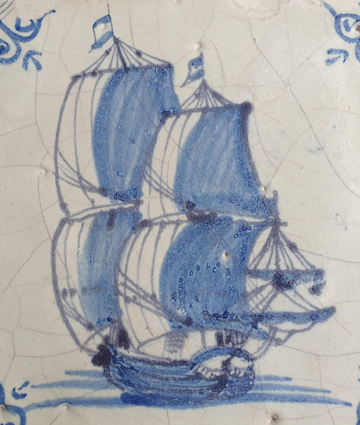 Antique Delft tile was made in Rotterdam around 1650 and depicts a sailing boat with fully hoisted sails. Shiptile