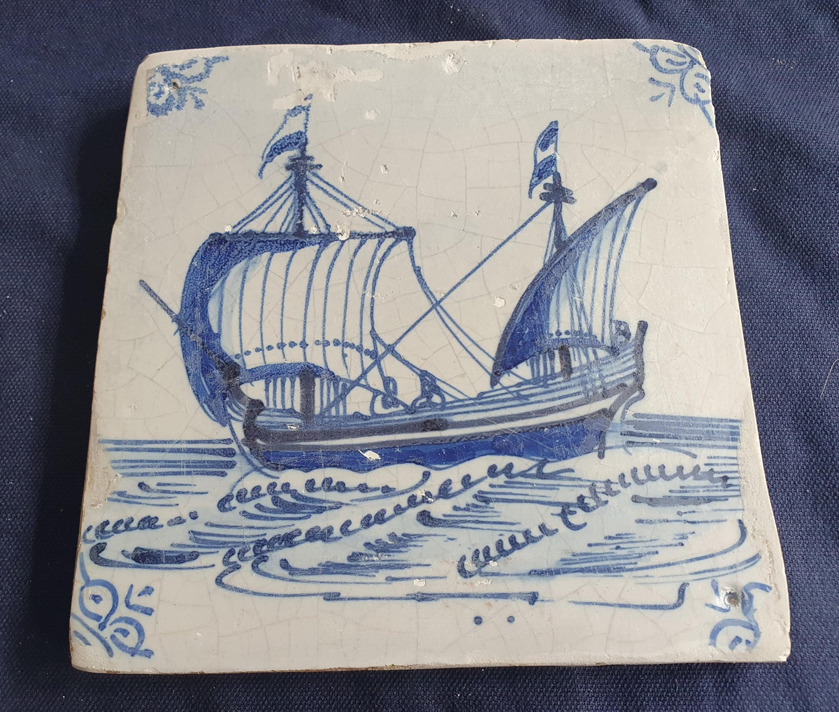 Delft tile, dating from circa 1660, is painted in blue and depicts a ship sailing to the left with its sails fully hoisted. Shiptile